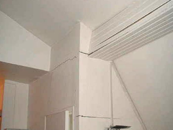 Des fissures dans le cloisonnement réhabilité